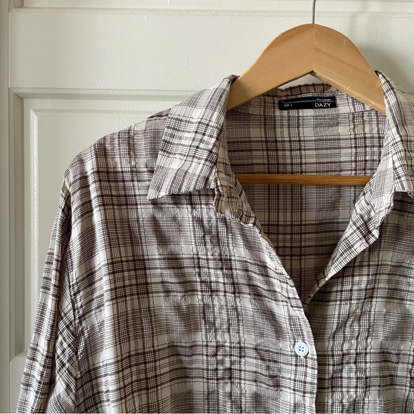 Dazy Button-down Shirt in Brown and White Plaid Size Large - Picture 2 of 4
